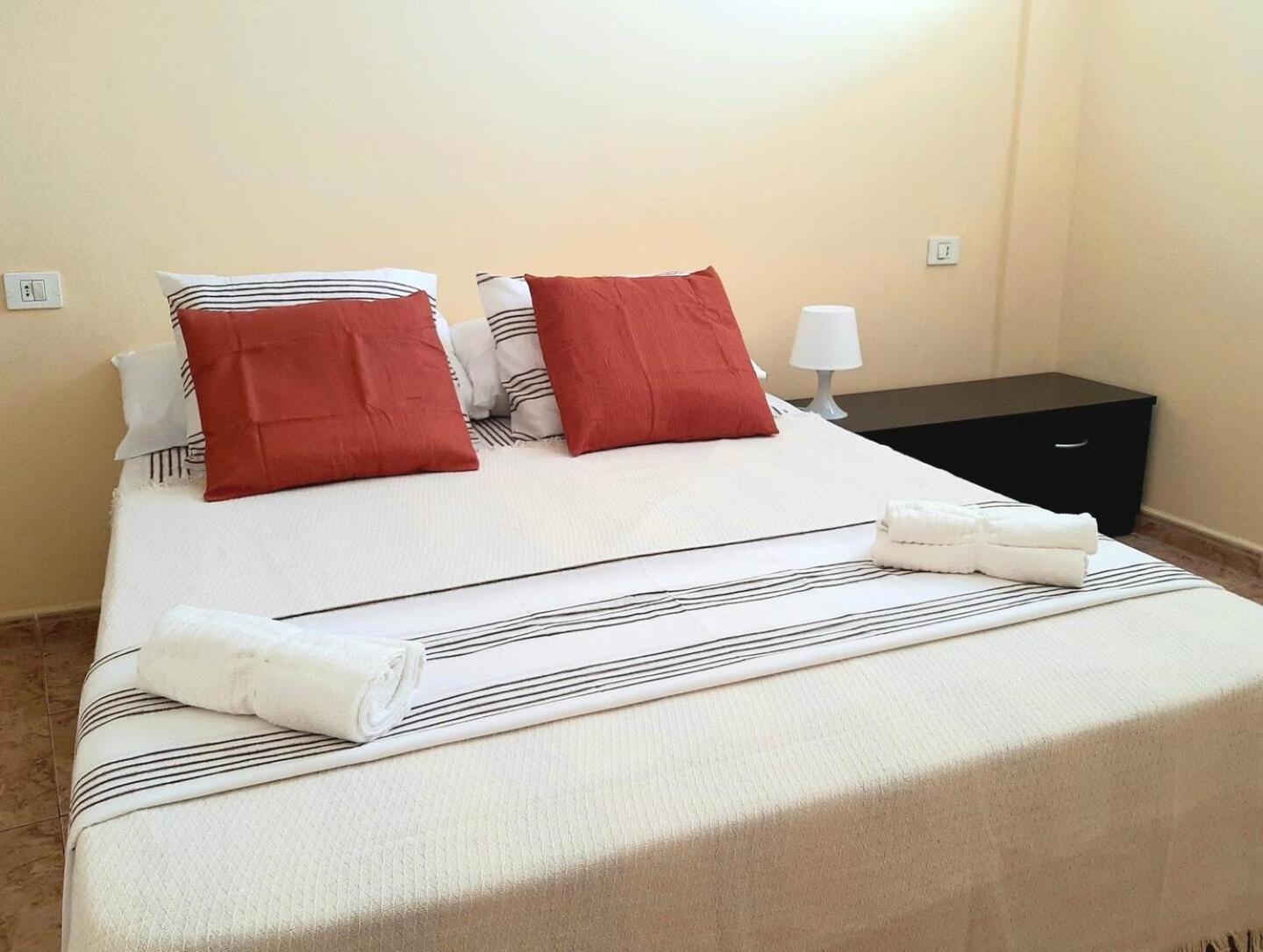 Perfectly Located Apartment With Pool Playa de las Americas  Exterior photo